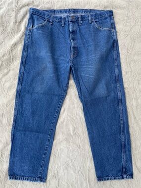 Rustler | 46x30 Distressed Jeans